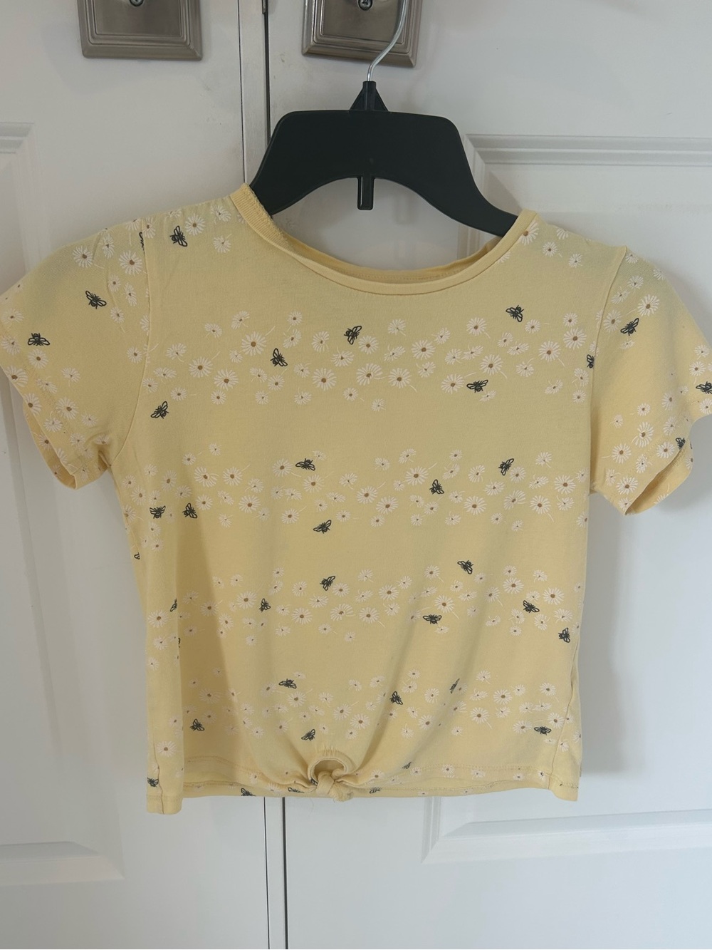 Girls large fat face Yellow bee and daisy Print tshirt.